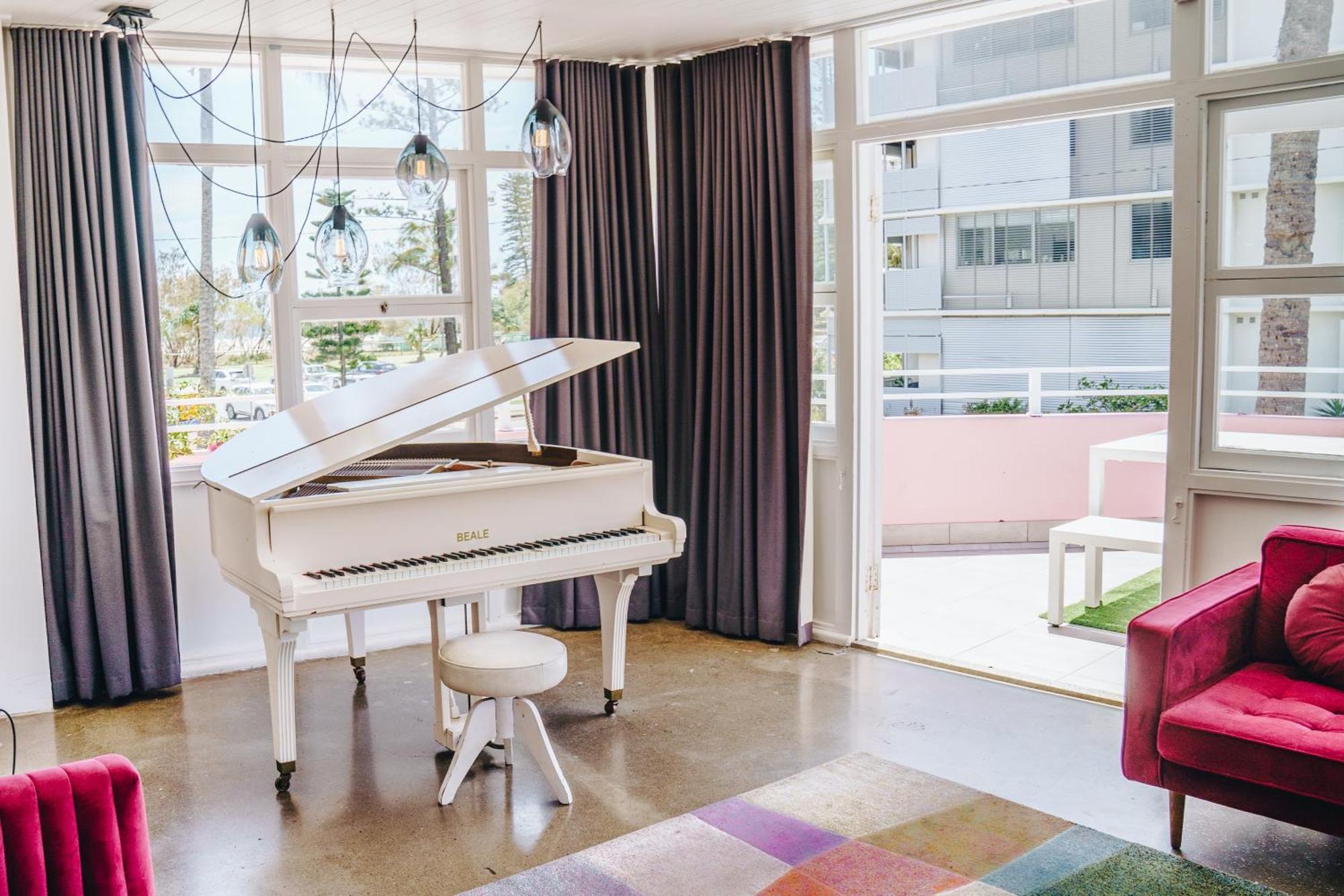 The Pink Hotel Coolangatta Gold Coast Exterior foto