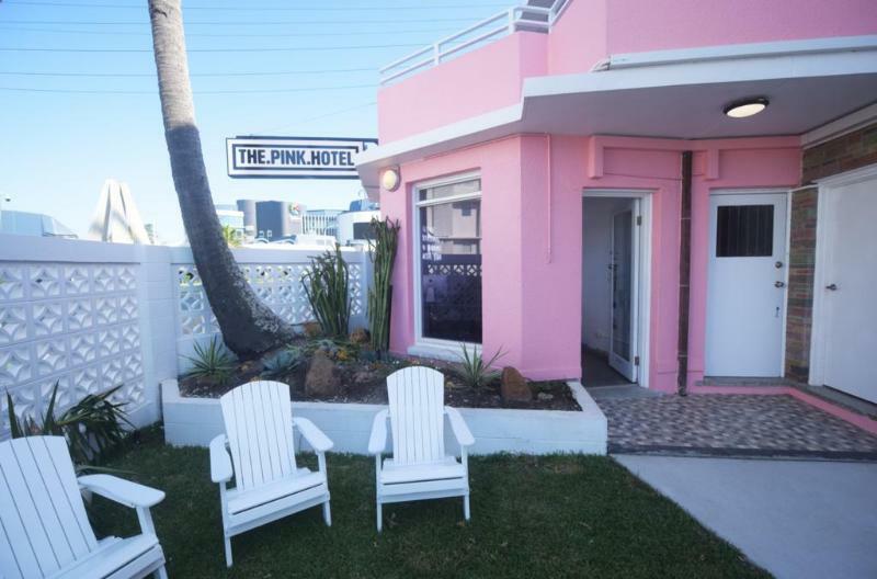 The Pink Hotel Coolangatta Gold Coast Exterior foto